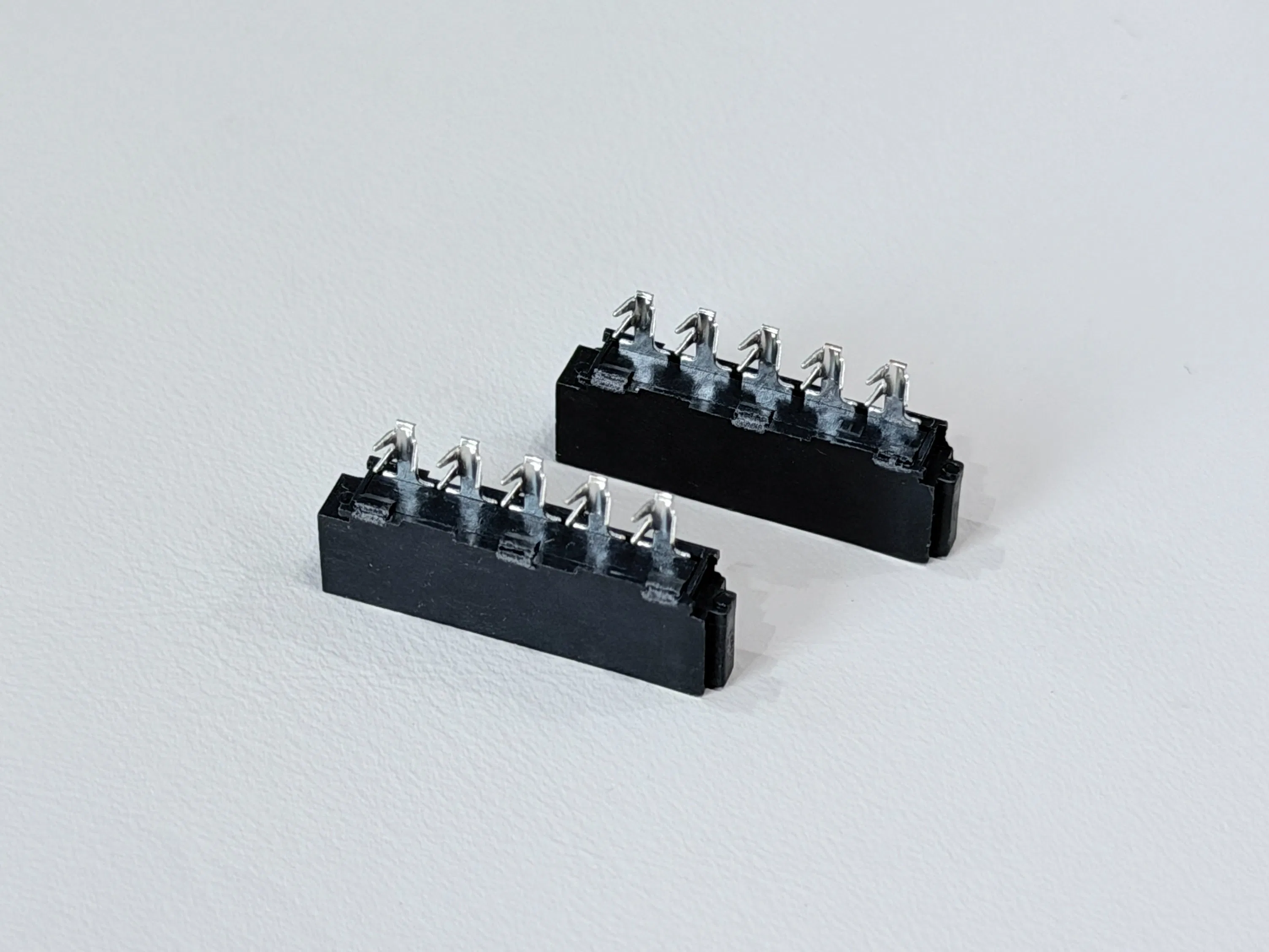 Conector hembra de engarce de alambre SATA de alta fiabilidad 15pin 180° Paso de conector de terminal eléctrico de señal y potencia 1.27mm para servidor, almacenamiento, cable automotriz