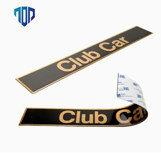 Emblema Frontal do Carrinho de Golfe Club Car Precedent - Placa de Nome Preta e Dourada - Peça de Substituição 102502601 1014198 (2004+)