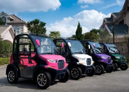 Carrinho de Golfe de Luxo com Ar Condicionado para Buscar Crianças na Escola