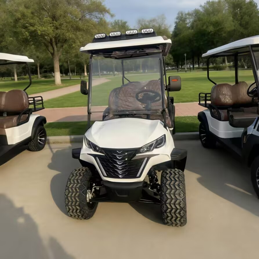 Carrinho de Golfe Elétrico de Quatro Rodas de Alta Capacidade, Veículo Poderoso para Uso em Campos de Golfe