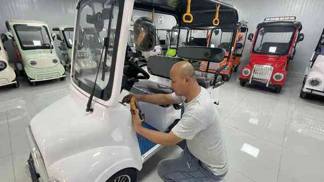 Electric golf cart Jojo Cars standard model for golf courses and resorts