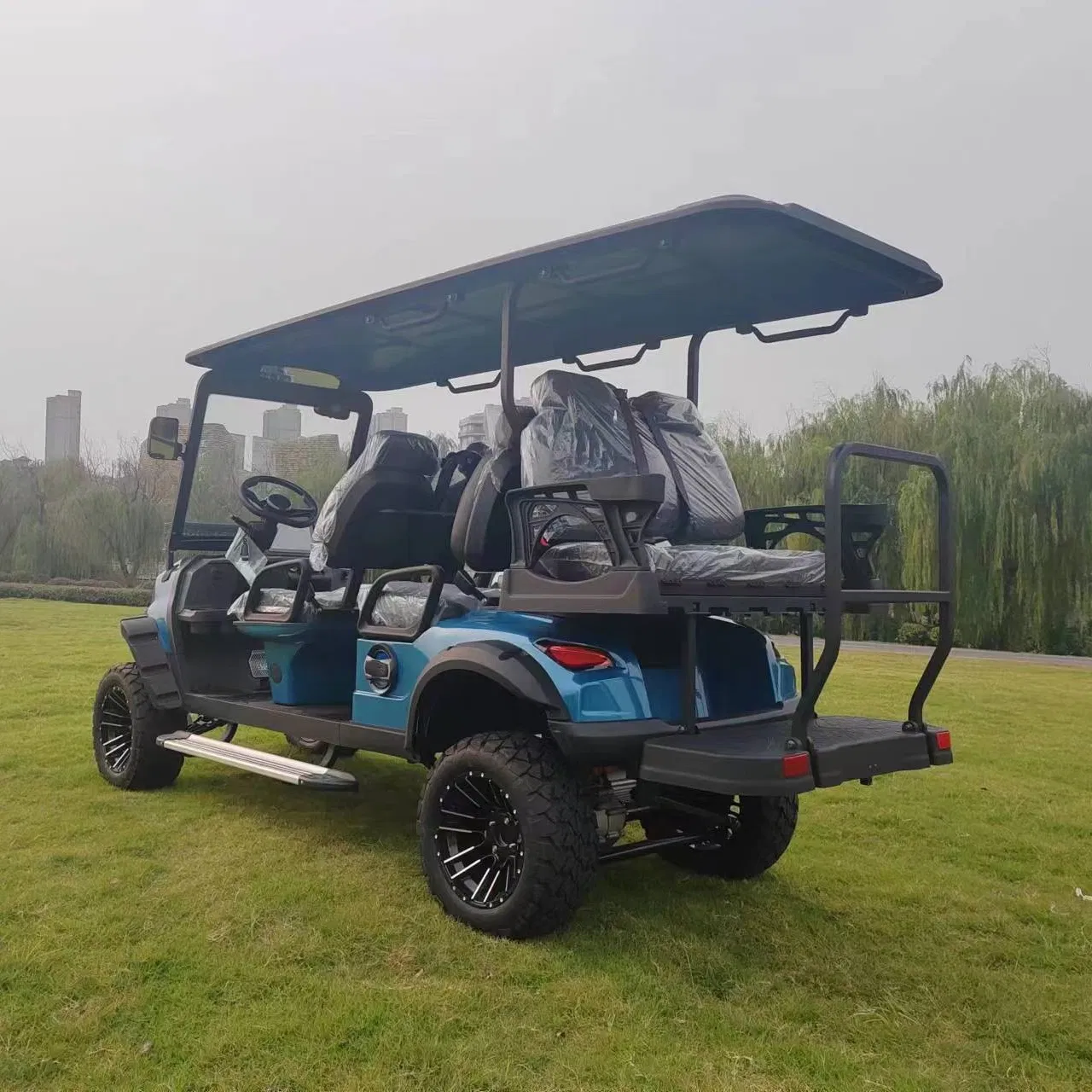 Carrinho de Golfe Elétrico de Luxo com Camuflagem Legal para Rua 4 Lugares Carrinho de Golfe Elétrico Elevado para Passeios e Caça