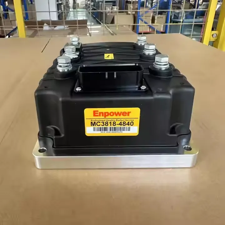 Controlador de Motor AC MC3818-4840 Lado