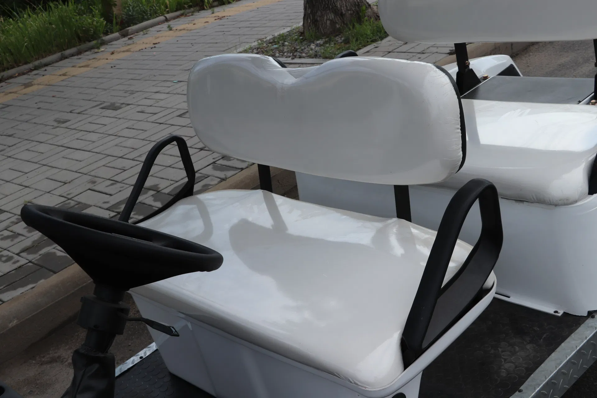 Carrinho de Golfe Elétrico de Quatro Rodas de Alta Capacidade, Veículo Poderoso para Uso em Campos de Golfe