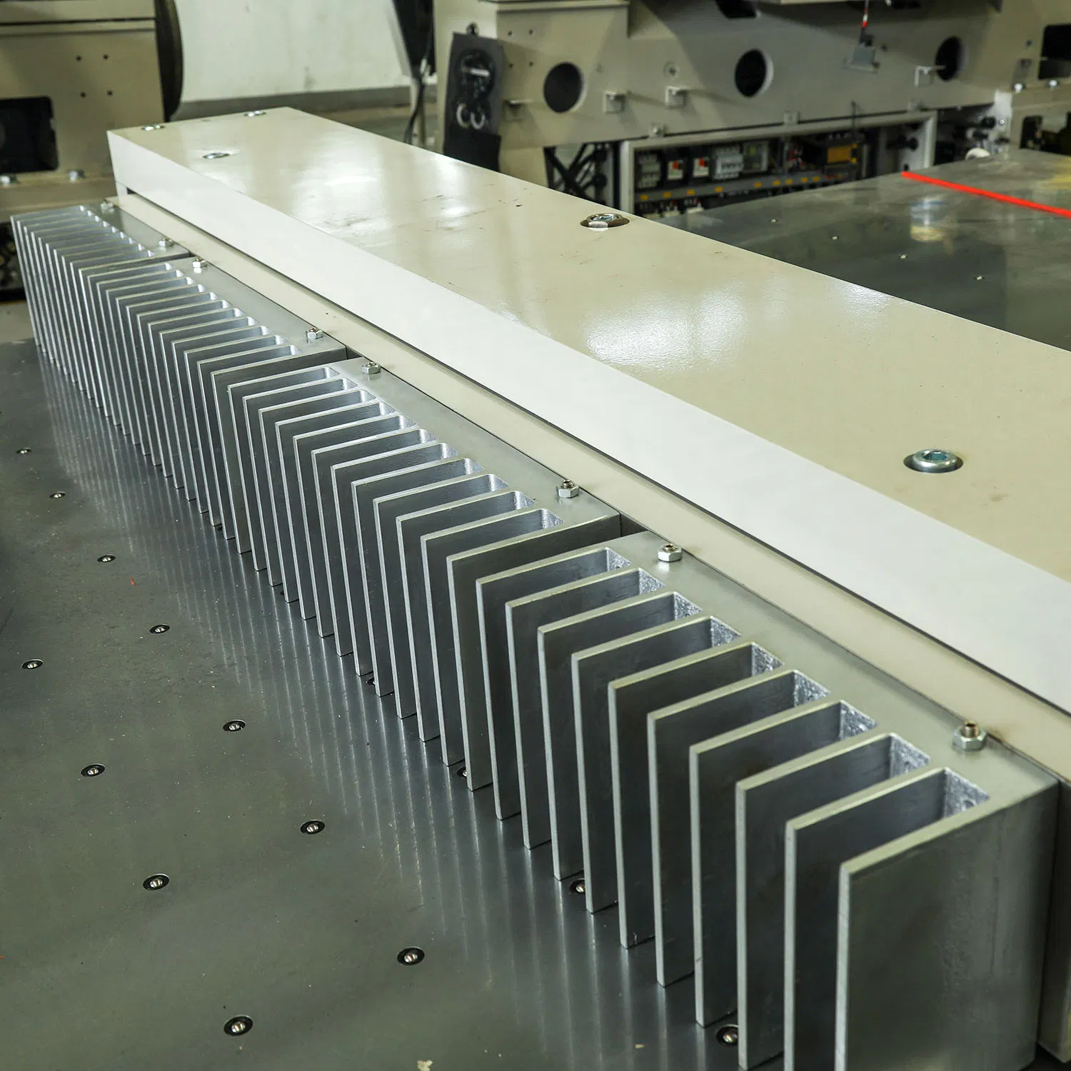 Heavy Duty High Accuracy Automatic Ccomputerized Paper Cutting System for Industrial