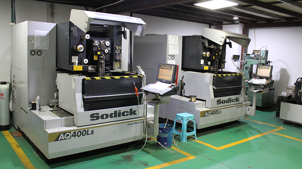 Wire-electrode Cutting Machine