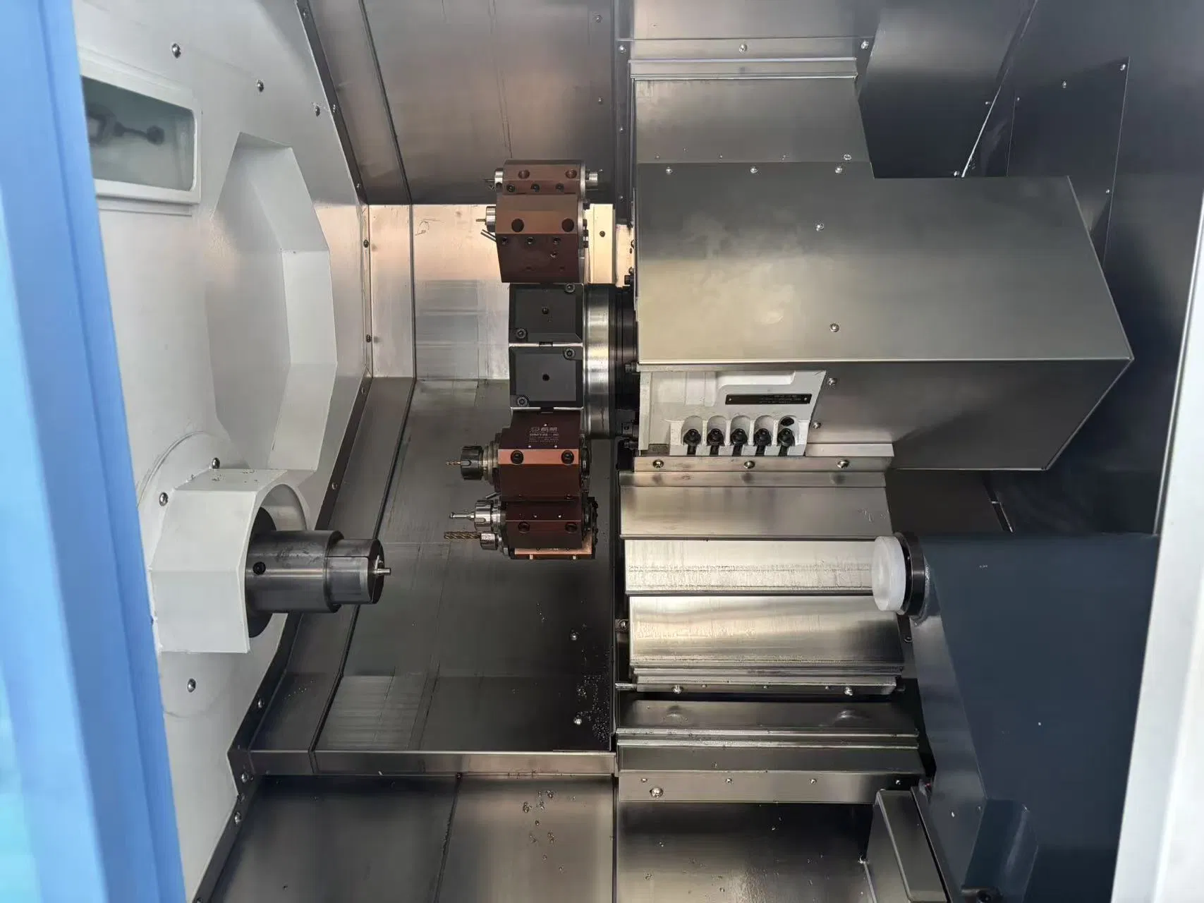 Advanced CNC Machining System with Rapid Taiwan Syntec Control