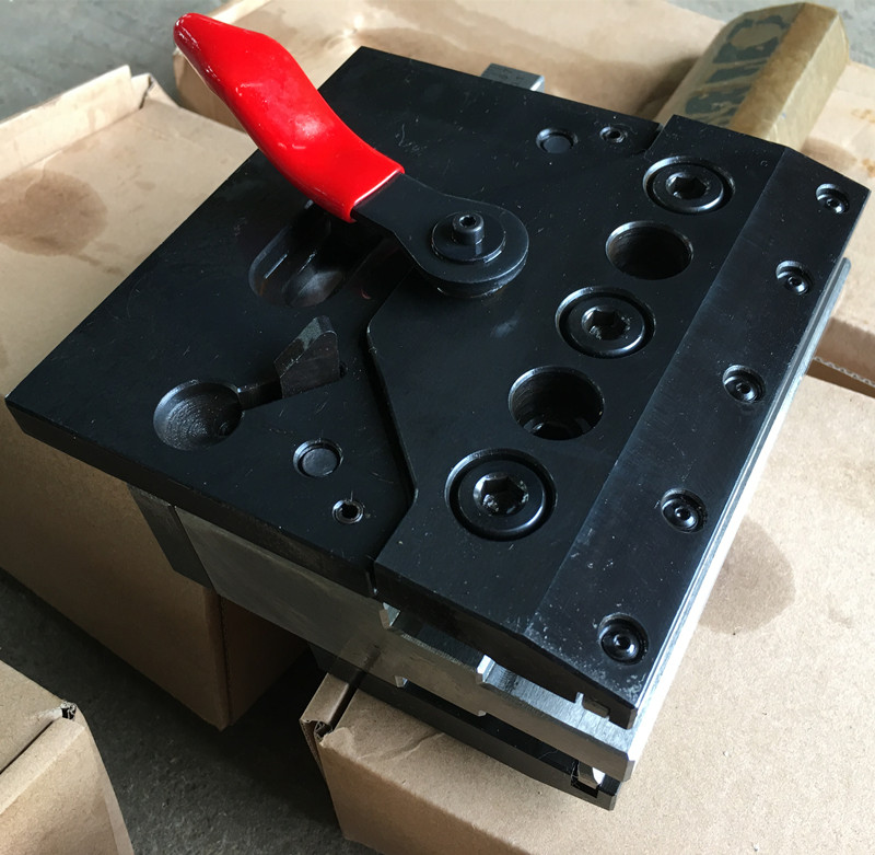 Customizable CNC Bending Machine Press Brake Tooling Dies Tool on the Mold Clamping