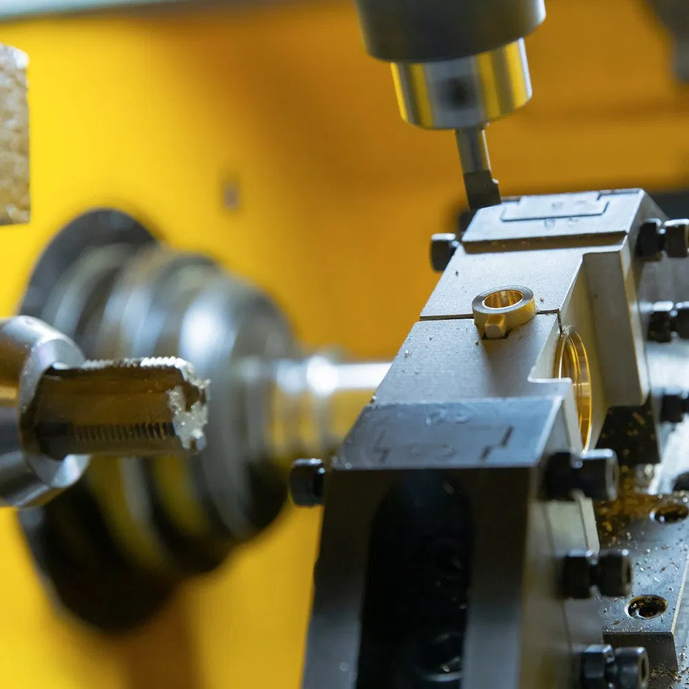 Efficient Hydraulic-Driven Rotary Transfer System with Angle Valve