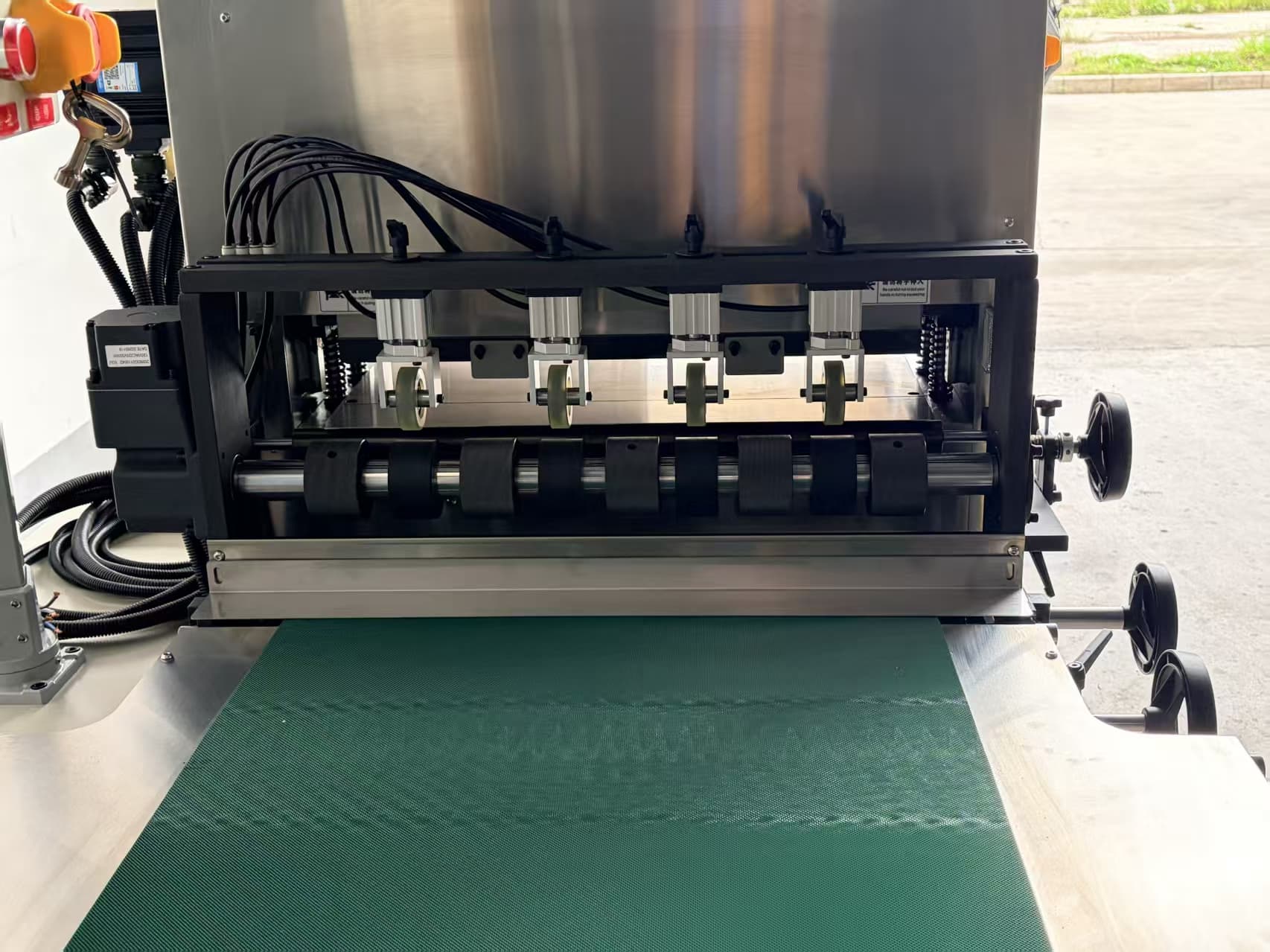 Efficient High-Accuracy Automatic Die Cutting Equipment with PLC Core for Electric Driven Metal Packaging
