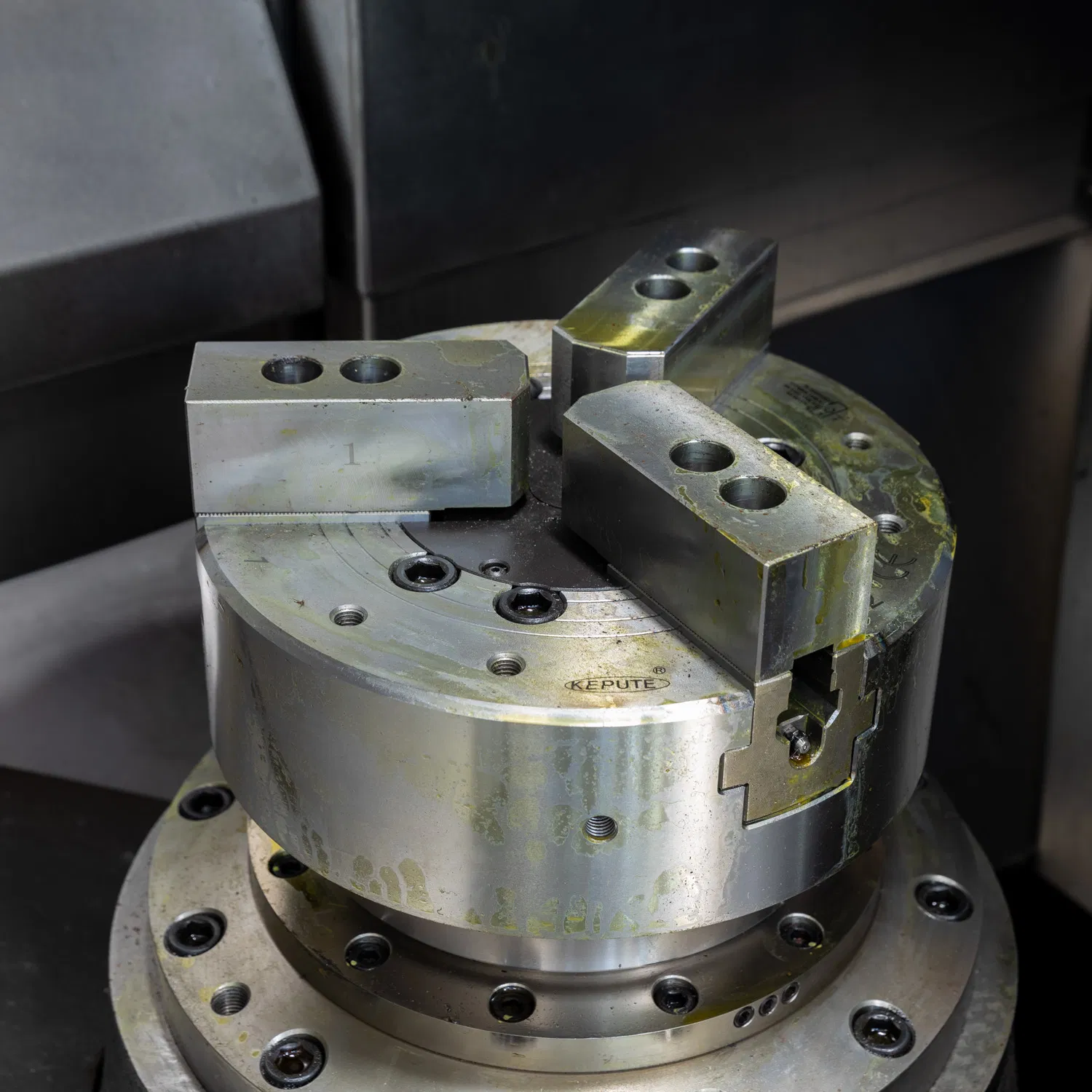 High-Speed CNC Machine Tool Precision Clutch Processing CNC Vertical Lathe GSK CNC System Optional
