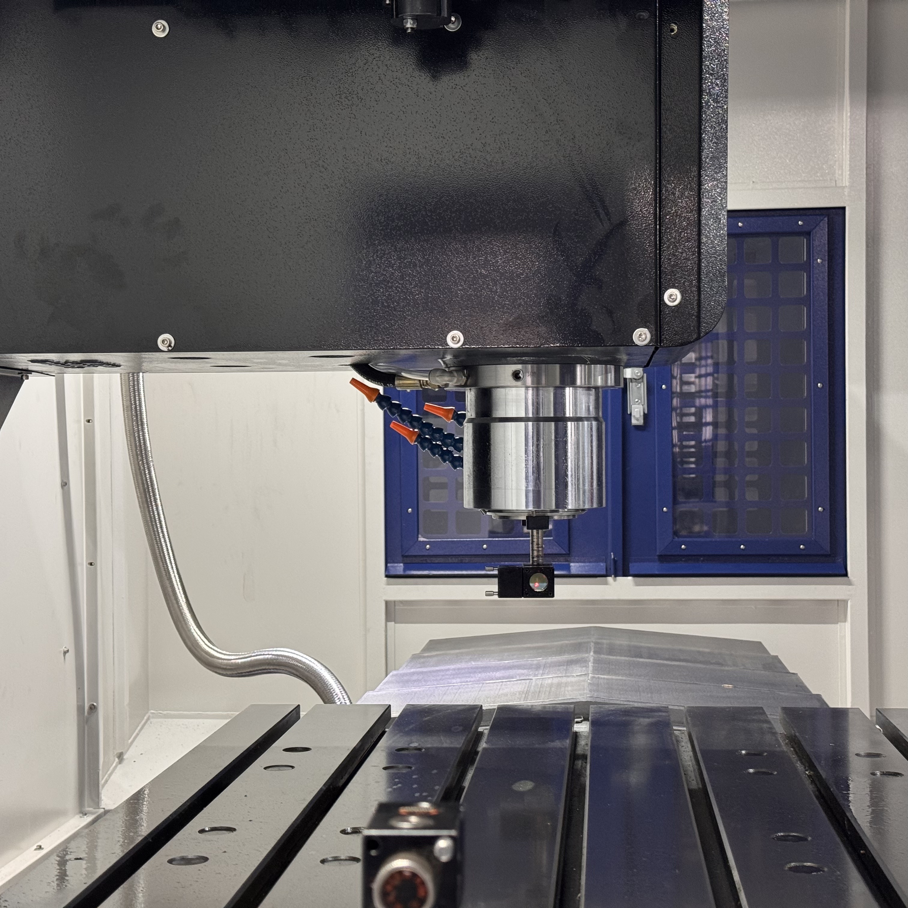 ML-850 Vertical CNC Machining Center High Precision Linear Guideways 3 Axis Control Efficient Mold Metal Cutting Drilling