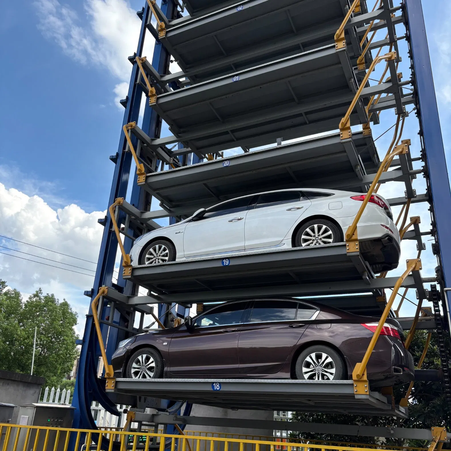 Heavy-Duty Automated Parking Solutions for Shopping Malls &amp; Airports Customizable Vertical Rotary Parking Systems