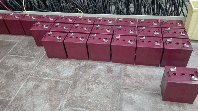 Deep Cycle Battery Display 4