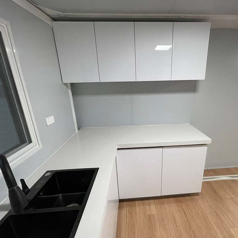 Luxury Riverside Yoga Cabin: Portable Thermal Storage Solution