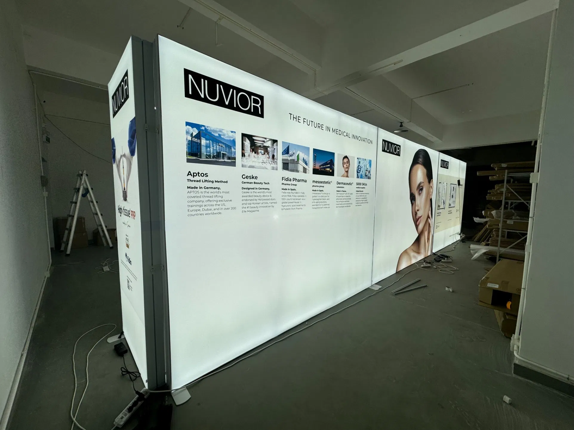 Premium Tianlang Exhibition Booth Handbag Display Rack 100X100cm