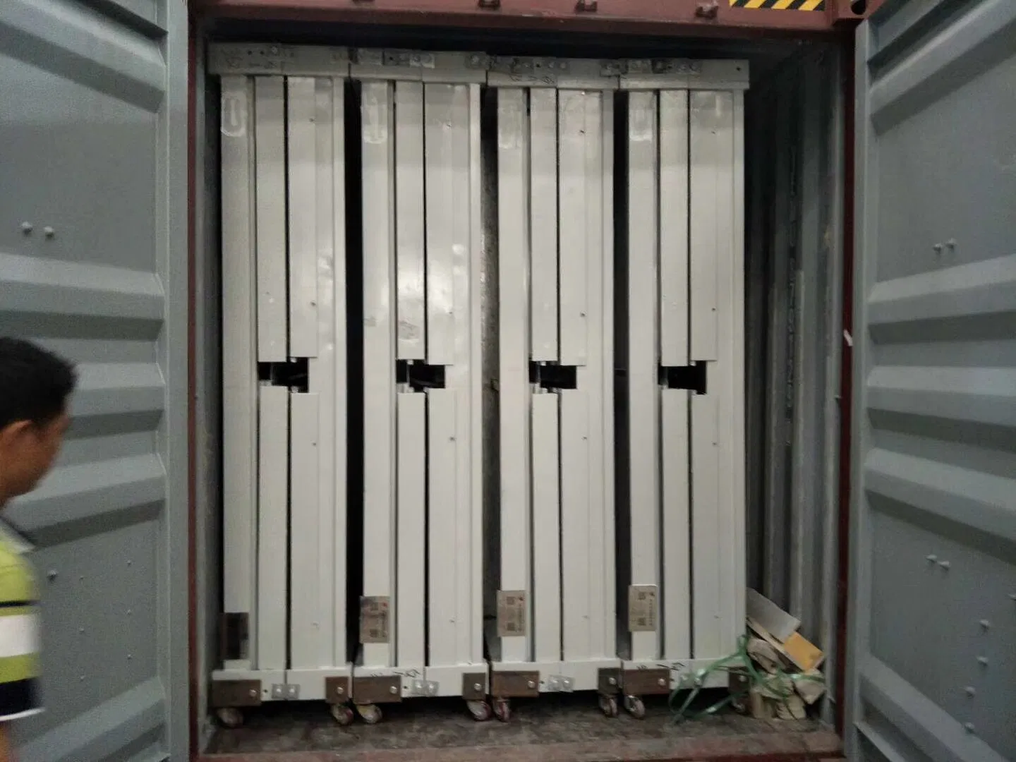 Mobile Dormitory Units for Tourists with Easy Transport Access