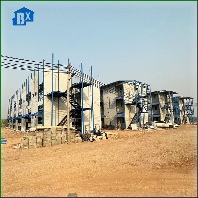 Versatile Prefabricated Steel Structure with Sandwich Panel Roof Design