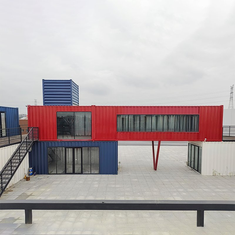 Versatile Custom Container-Structured Houses for Coffee Bars &amp; Breakfast Stores