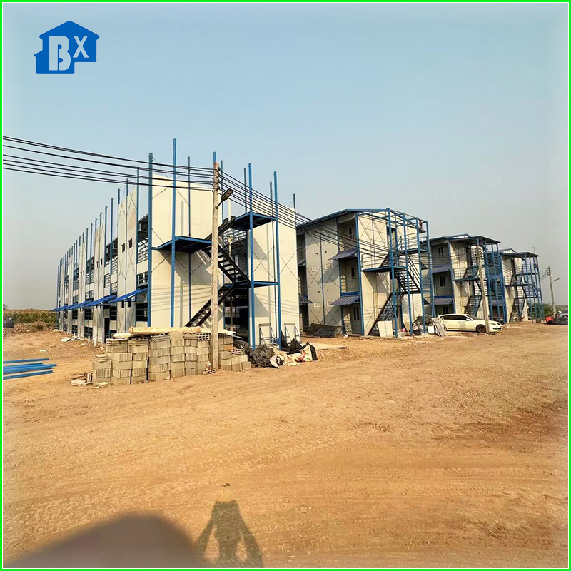 Versatile Prefabricated Steel Structure with Sandwich Panel Roof Design