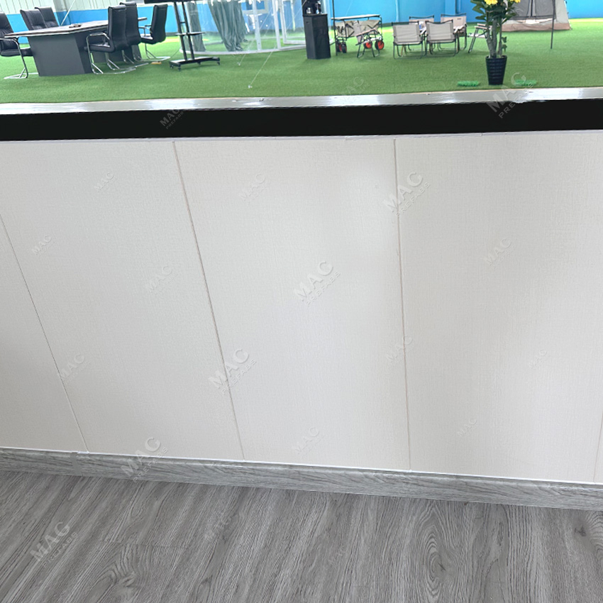 Prefab Urban Retail Spaces: Tailored Container Boutique Designs