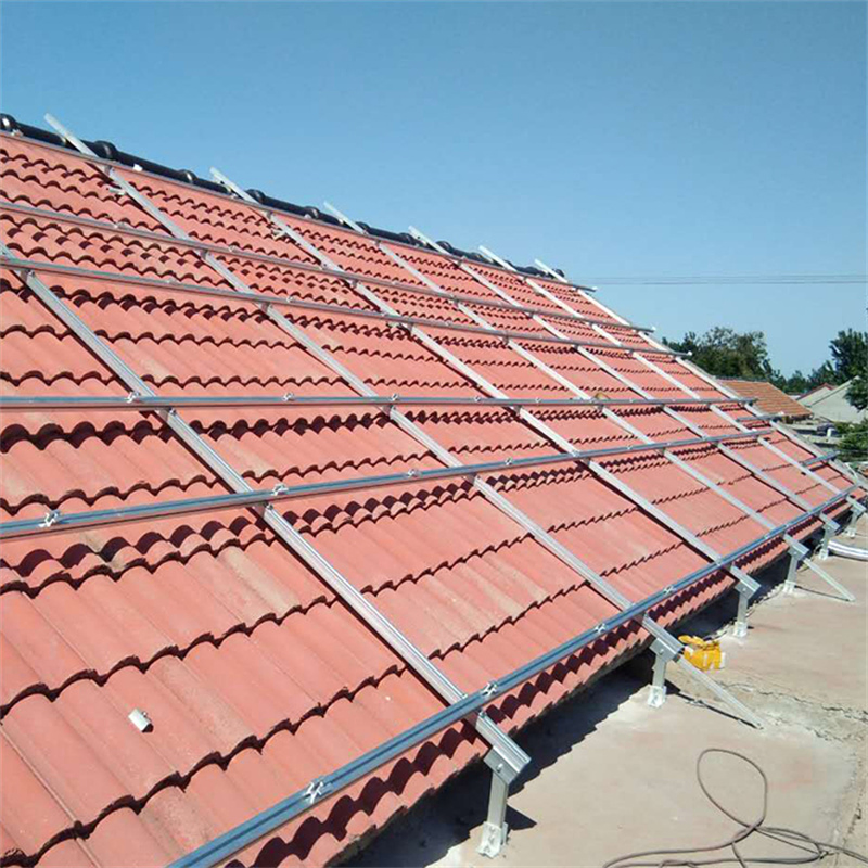 Sistema de montaje de techo solar de panel sándwich de alta venta con abrazadera solar para paneles solares