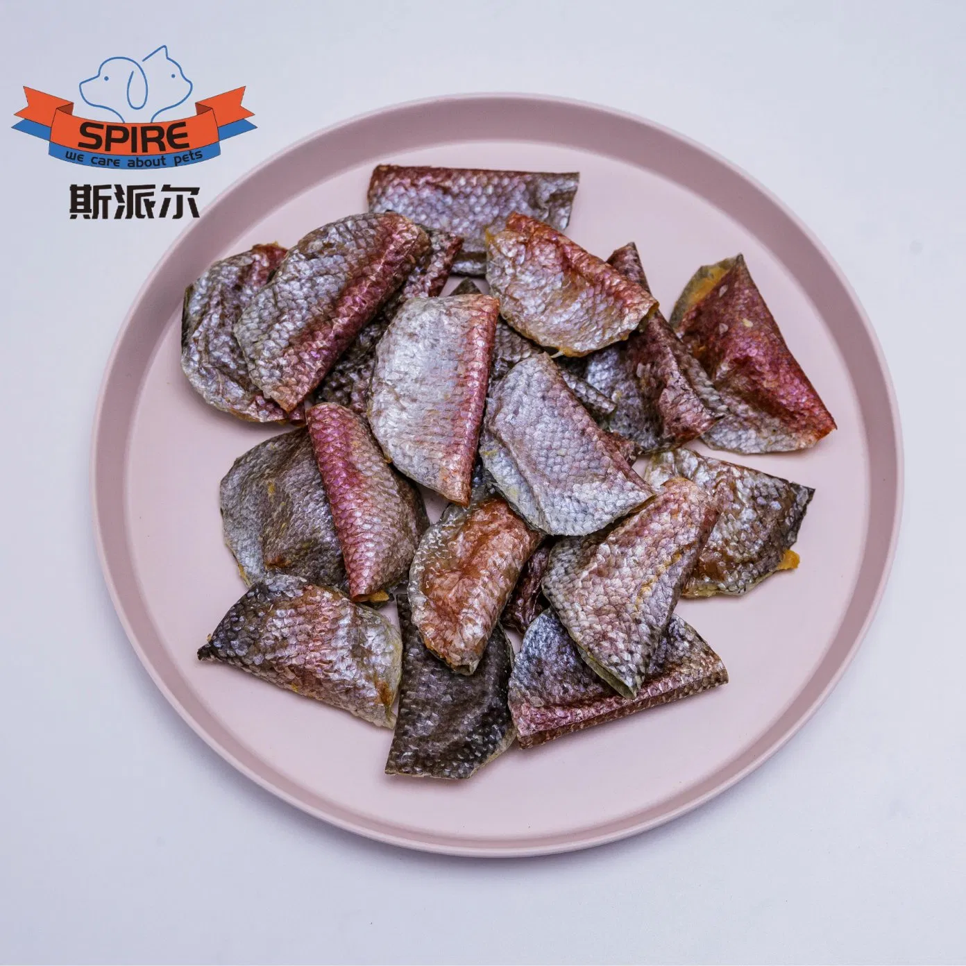 Alimento seco para perros en forma de dumpling de salmón deshidratado rico en antioxidantes para potenciar la defensa inmunológica