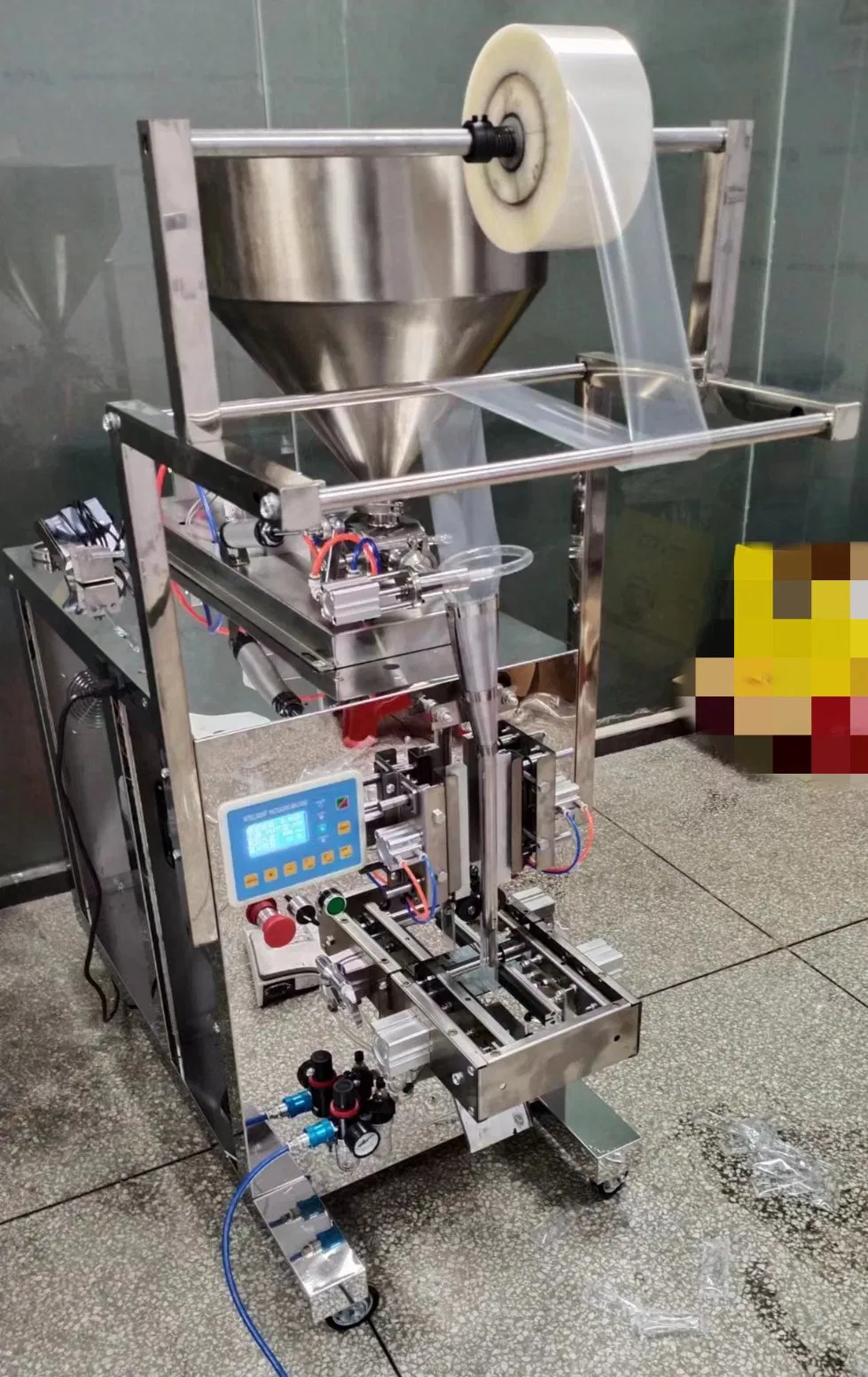 Máquina automática de llenado y empaquetado de comida para gatos en sachet pequeño de líquido multifuncional
