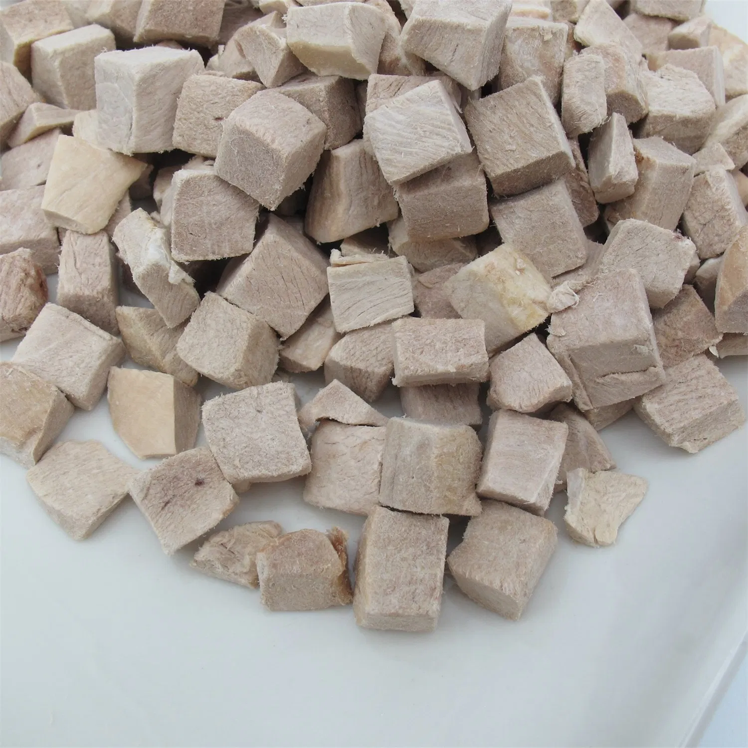 Sabor OEM Forma Paquete Bolsa Cubos de Carne Deshidratados al Vacío Comida Natural para Mascotas Golosina para Gato Snack para Perro