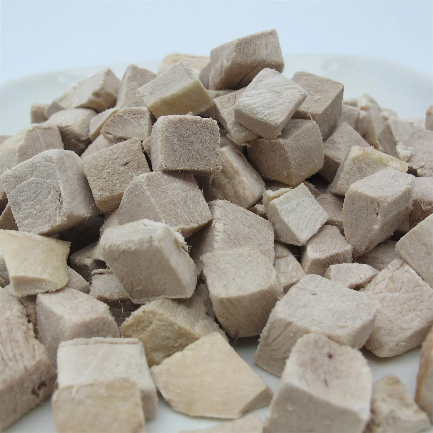 Proveedor de mascotas ventas calientes nutrición proteína bajo en grasa pollo pato pellets yema de huevo golosina para mascotas perro gato comida a granel