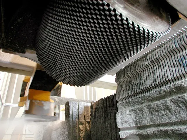 Segmento de diamante para herramienta de molienda para el procesamiento de granito