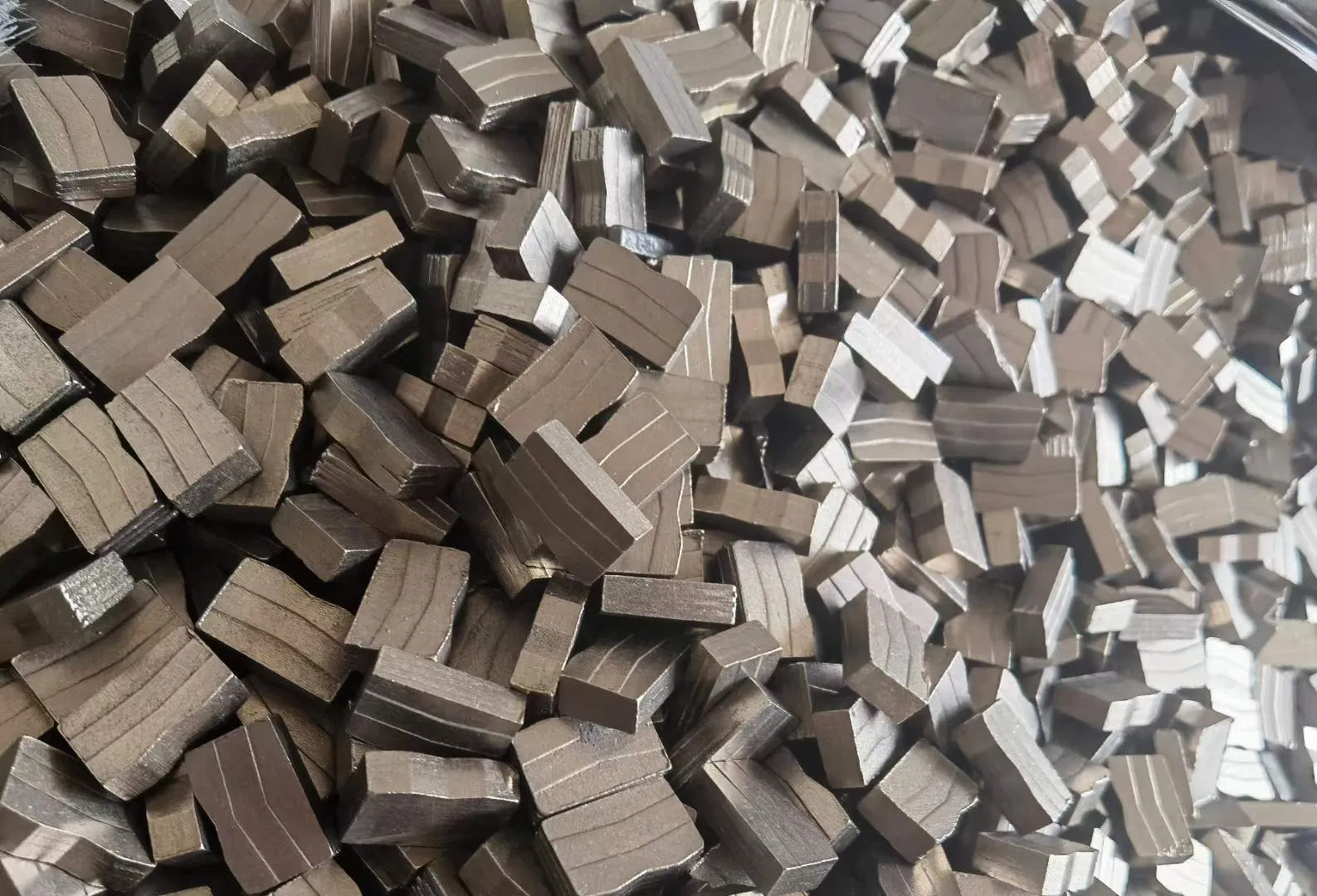 Herramientas de corte de múltiples capas de diamante para mármol y piedra, con segmentos de diamante para brocas de núcleo y discos de sierra