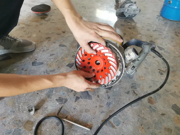 Paso de instalación de rueda de copa 2