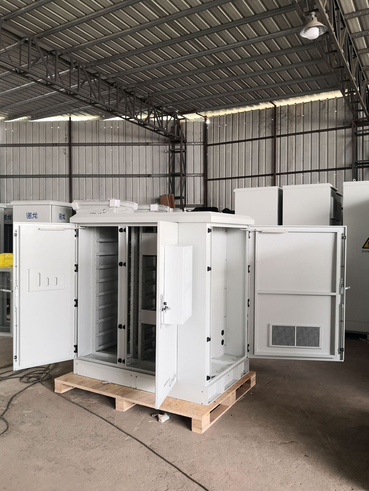 Convenient 1MWH 2MWH 10MWH 20MWH 30MWH Liquid Cooling Energy Storage Solutions Lithium Ion Battery Grid Connection LIFEPo4 Type