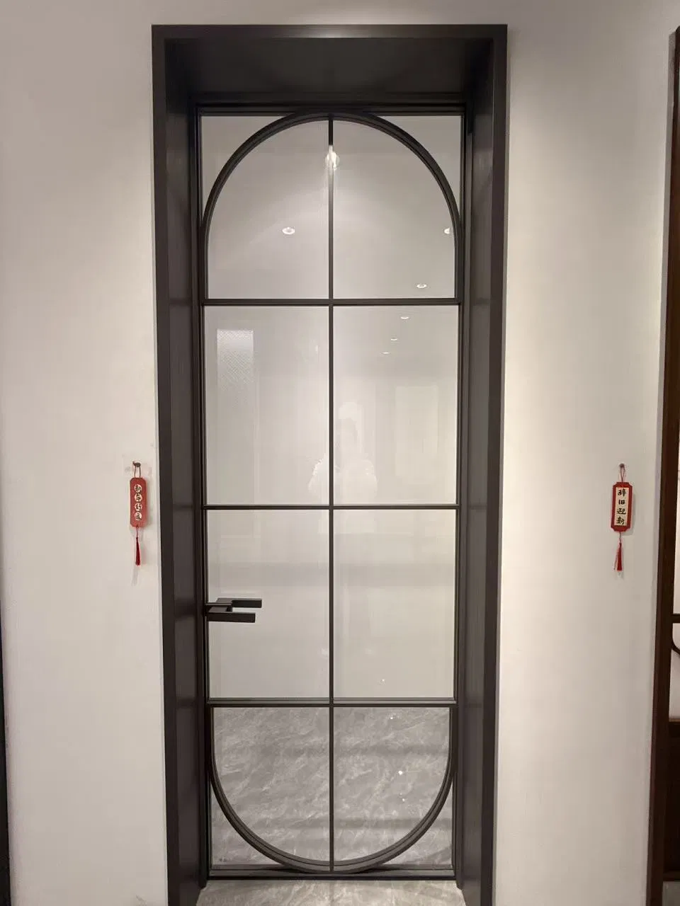 باب زجاجي مقوس من الألمنيوم بتصميم فرنسي حديث للمساحات الداخلية