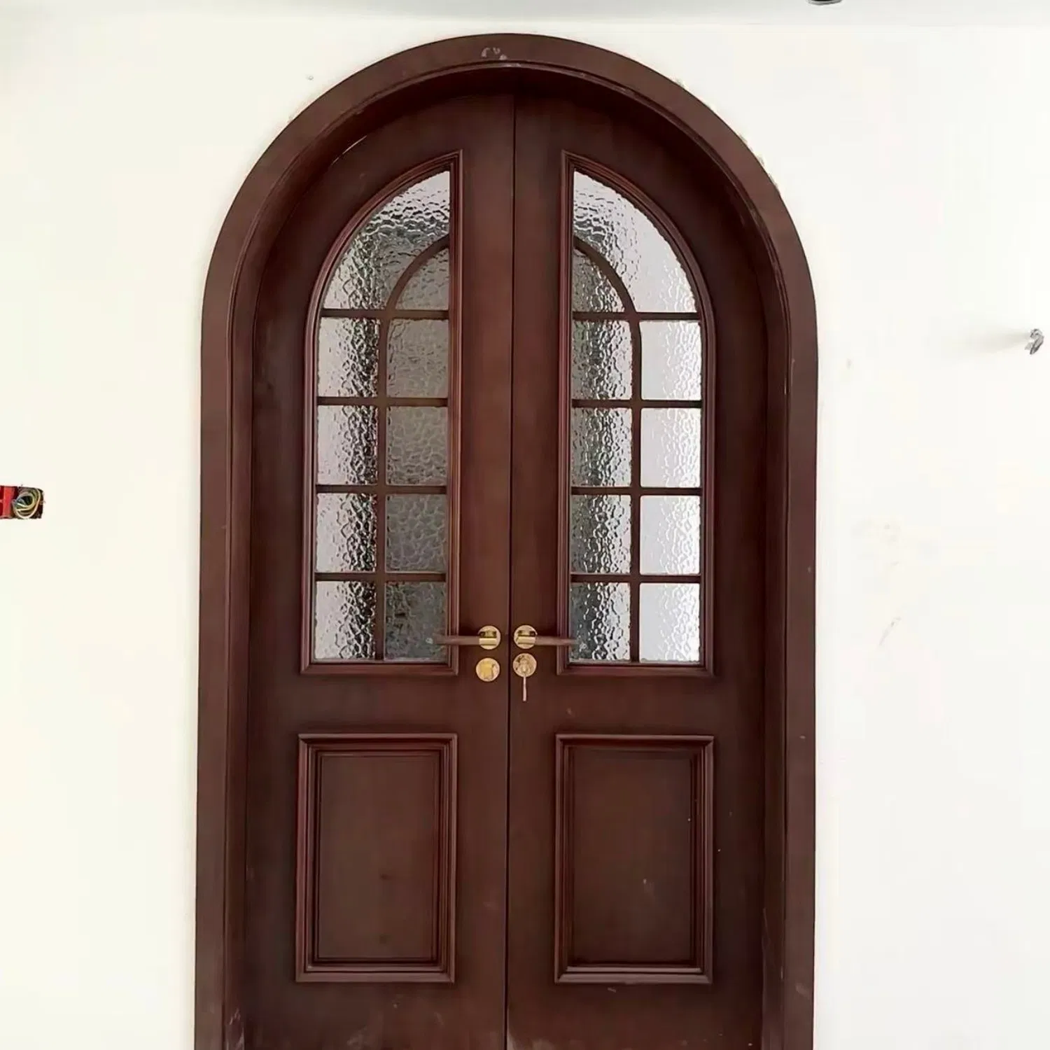 باب فرنسي عتيق محوري من الخشب الصلب مع زجاج للأمان، داخلي وخارجي، باب دخول أمامي منزلق بإطار من الألمنيوم والصلب ومصنف ضد الحريق