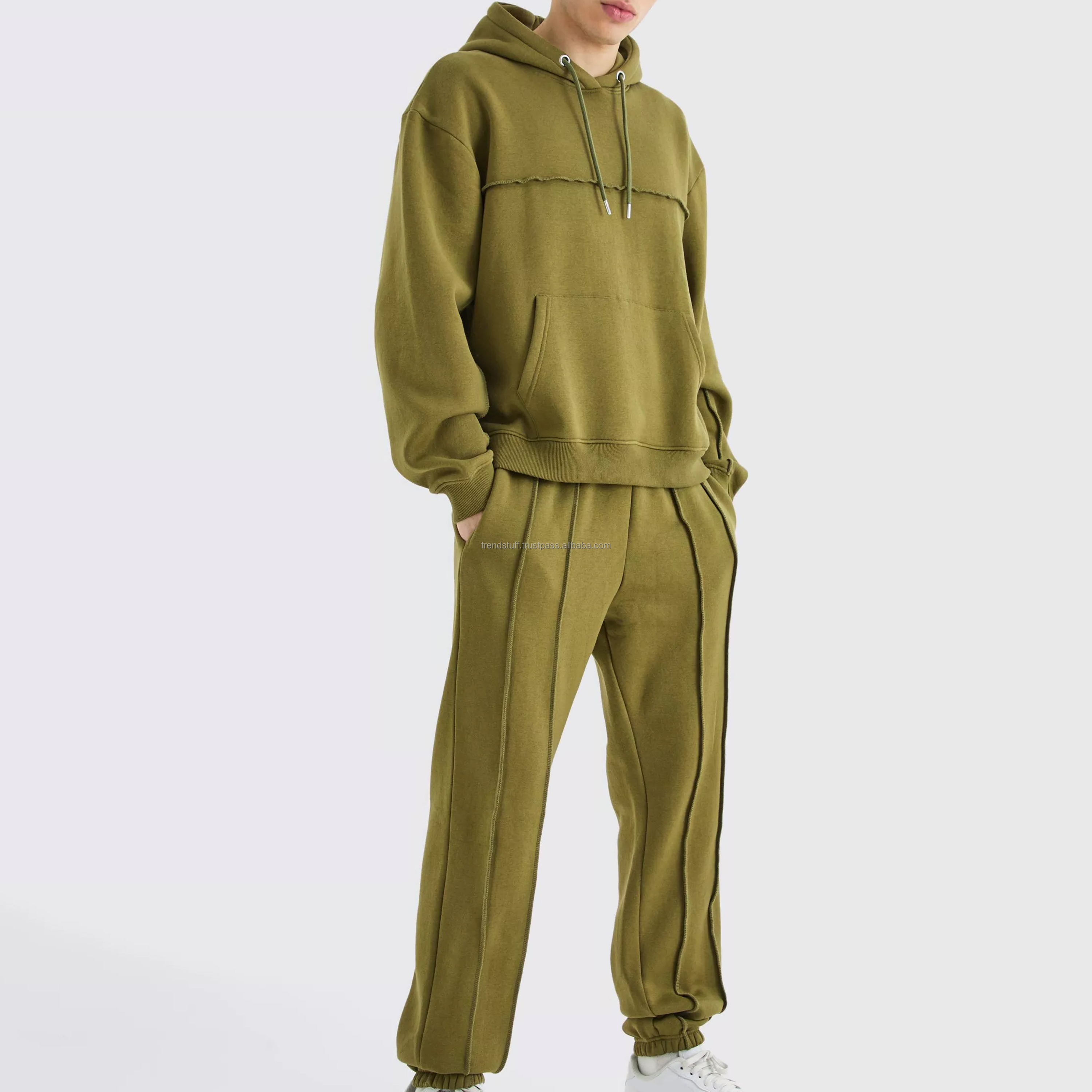 Tracksuit details 1