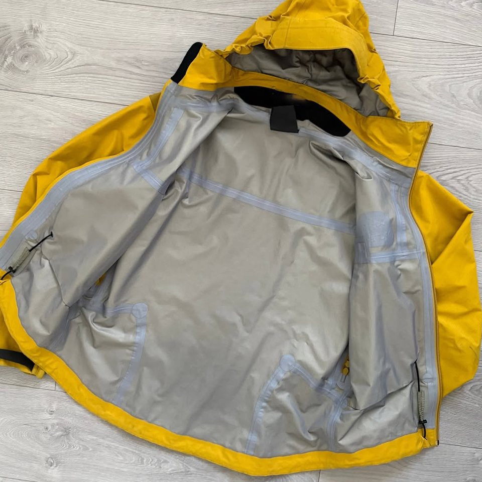 Color-blocked Hard-shell Jacket Outdoor Windproof and 20000mm Waterproof Lightweight Mountaineering Skiing Windbreaker Jackets