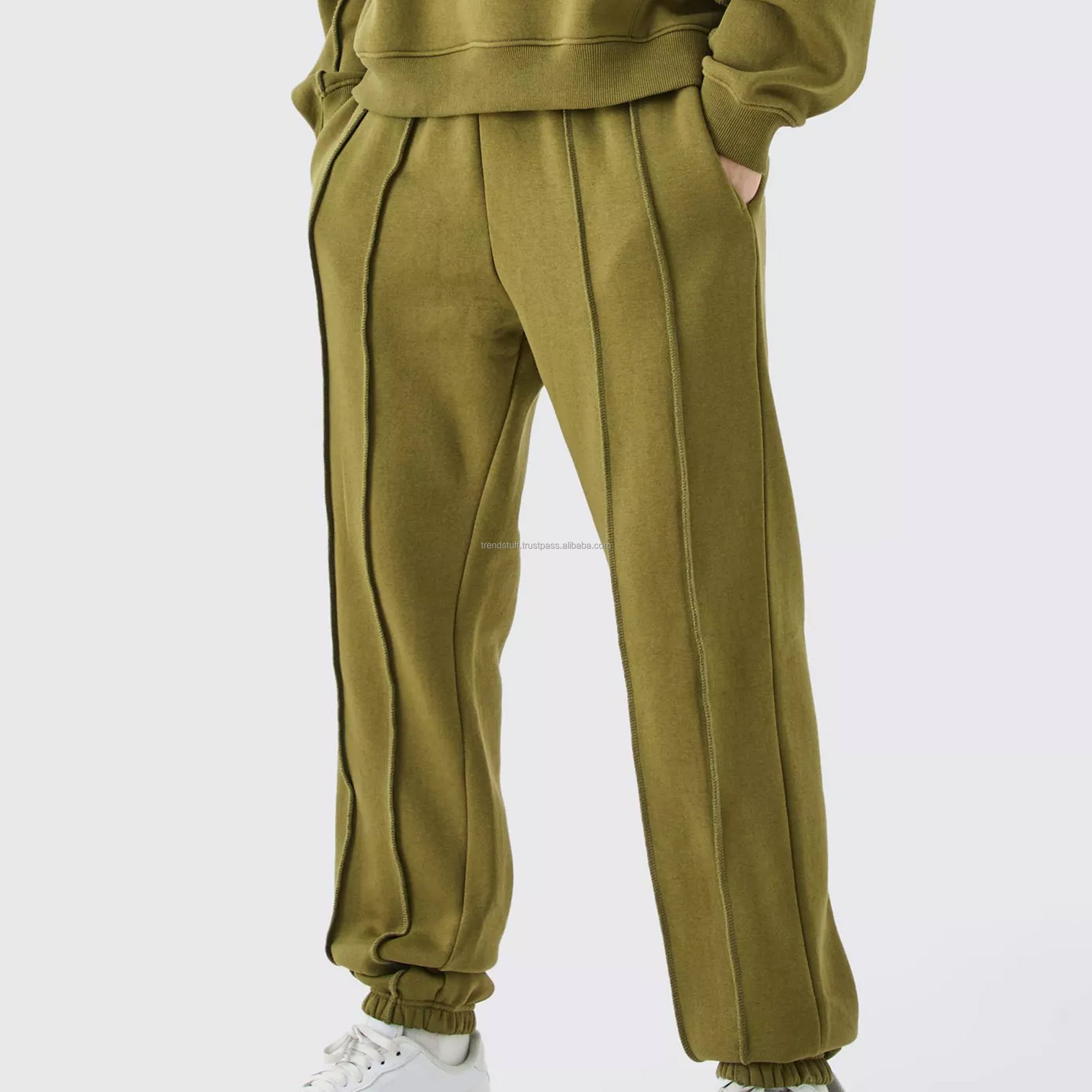 Tracksuit details 5