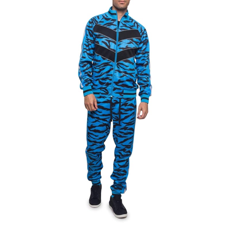 Tracksuit details 2