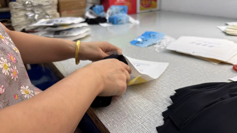 Sportswear packaging and labeling at CGE Clothing