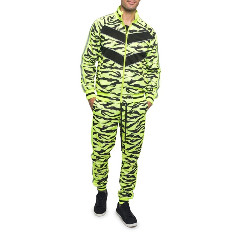 Tracksuit details 3