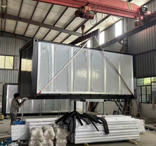 Cargo shipping process step 1