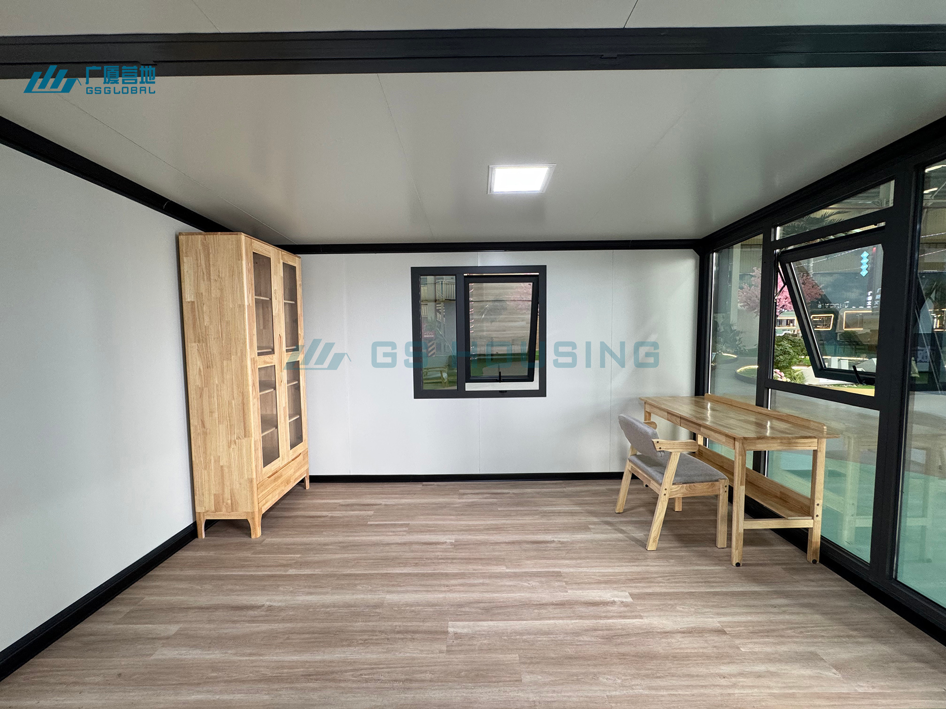 Tiny Homes Ready to Ship 30ft Expandable Prefabricated Container House with Steel Sandwich Panel Modern Design Outdoor Use