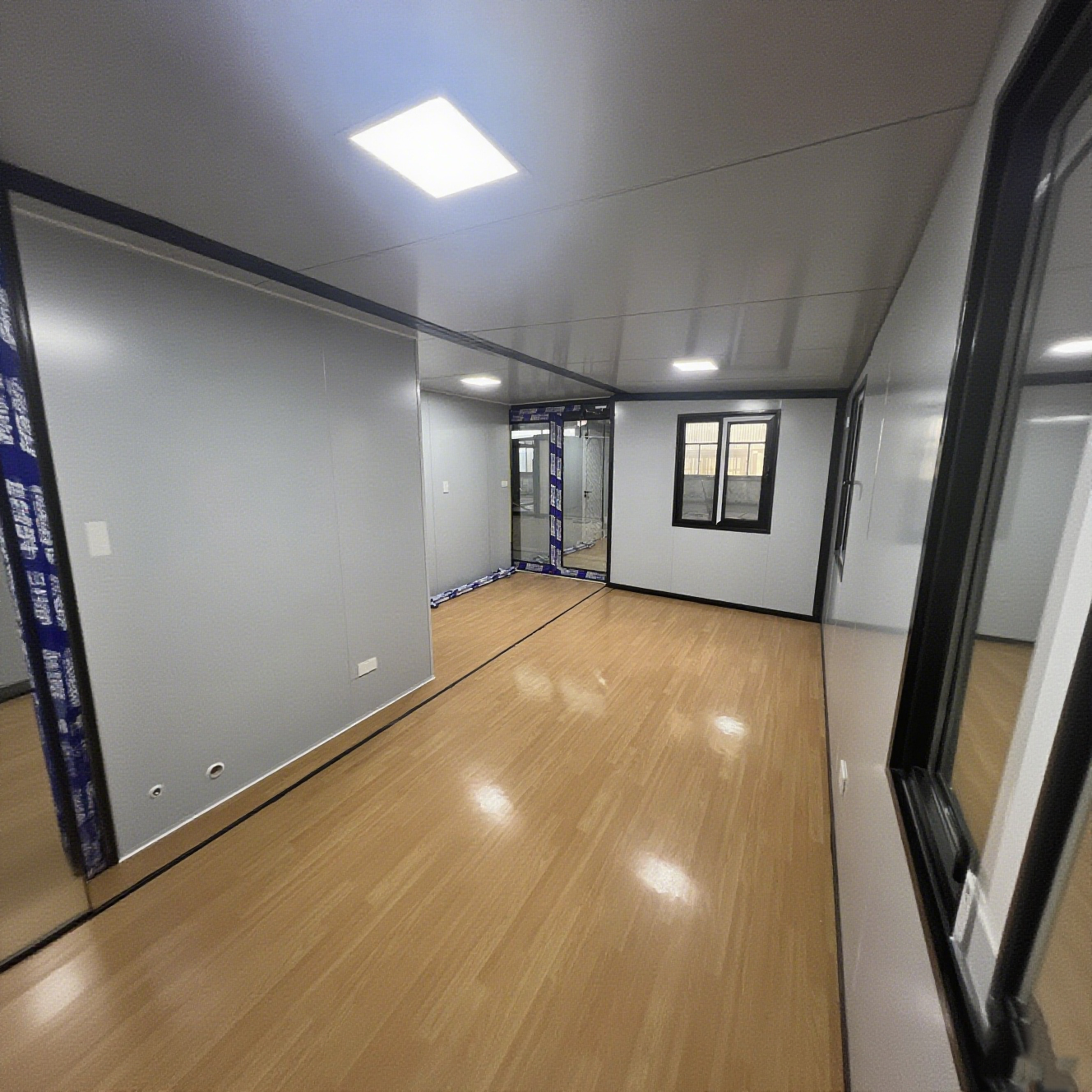 Energy Saving Expandable Container House Corrosion Resistant for Coastal Camping Factory Site Temporary Dormitory