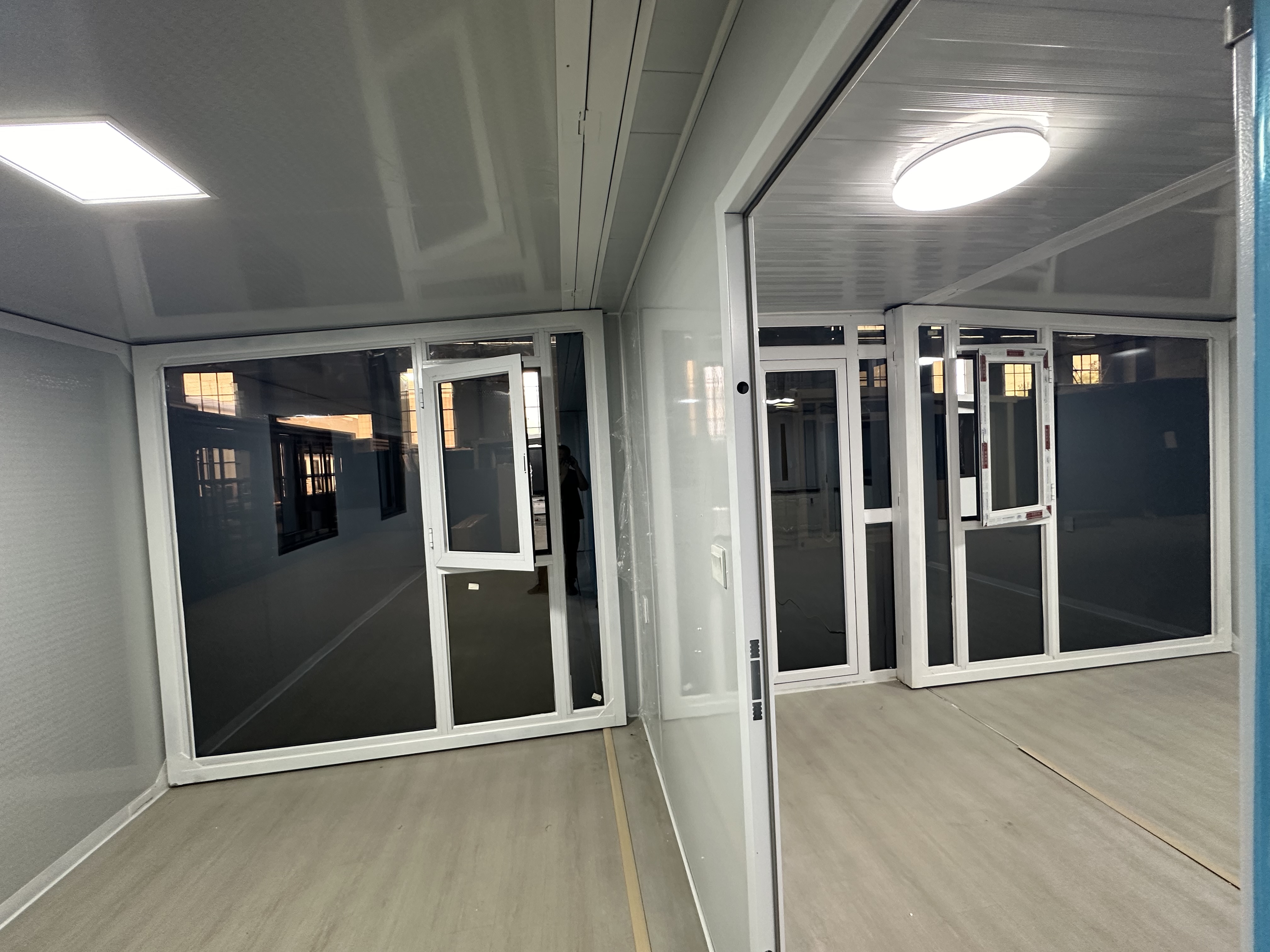 20ft 40ft Small Portable Ready Made Low Cost Cheap Modern Prefab Shipping Container Cabin Homes Office