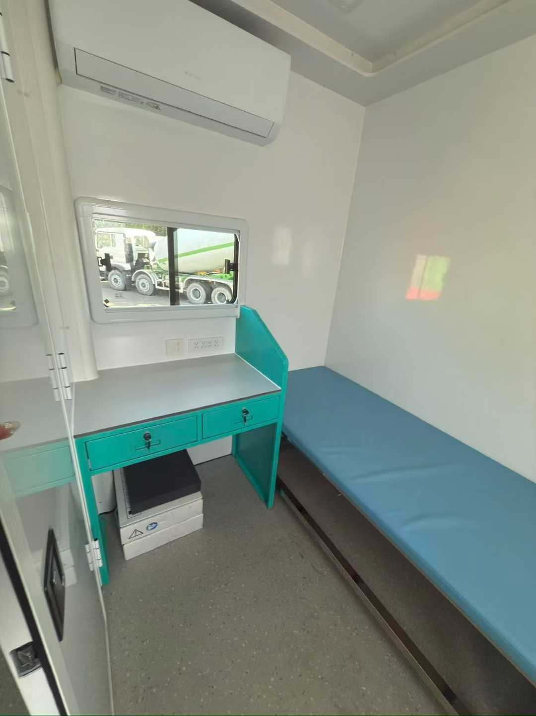 Customisable Mobile Surgical Truck Outreach Theatre Unit Medical Screening Unit Biology Lab Room Expandable Health Unit