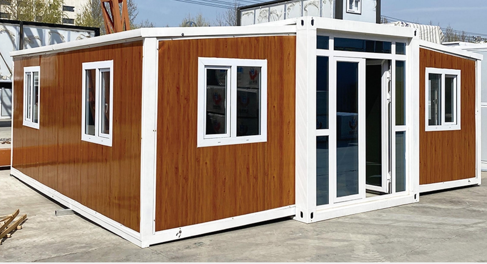 Brand New 40ft High Quality Expandable Container House Tiny Homes Made Steel Sandwich Panel Outdoor Courtyard Bathroom Apartment