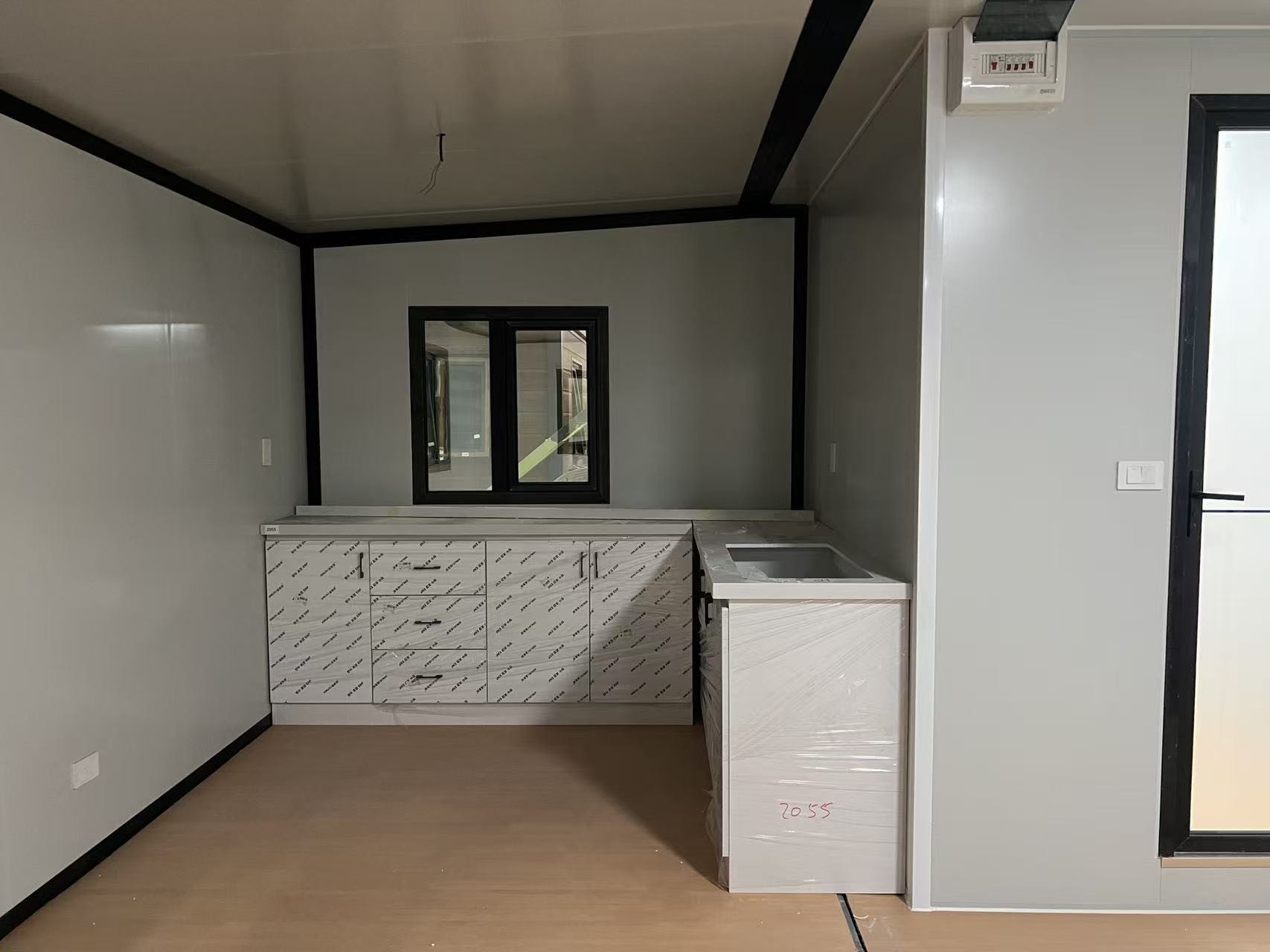 Safe Shock Resistant Expandable Mobile Home for Disaster Emergency Shelter Refuge Room and Relief Accommodation