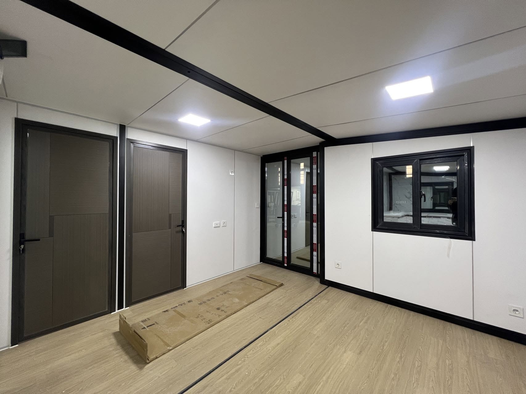 20ft Luxury Expandable Breathable Container House Double Wing For Living And Office Building Prefab Tiny Home With Modern Design